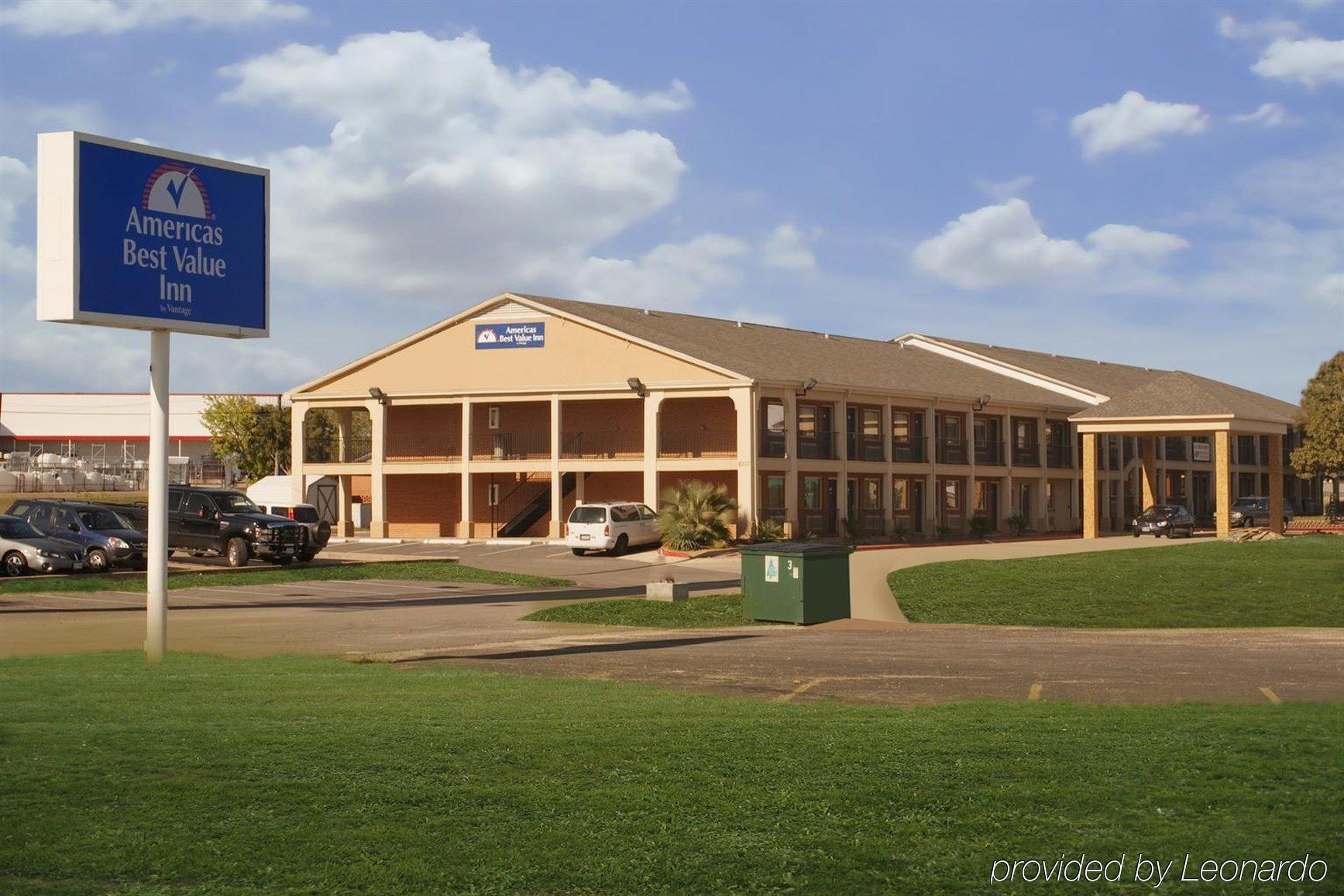Americas Best Value Inn Waco - Franklin Avenue Exterior photo