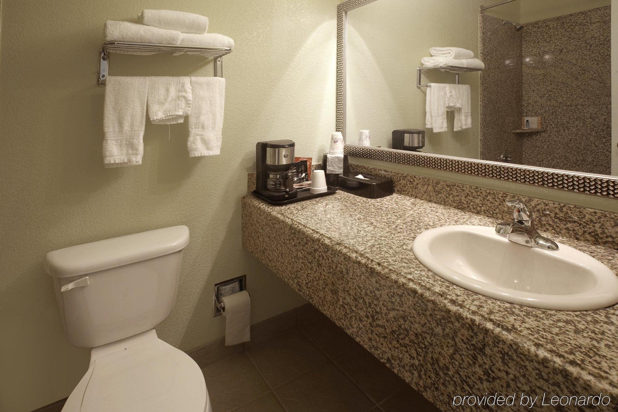 Americas Best Value Inn Waco - Franklin Avenue Room photo