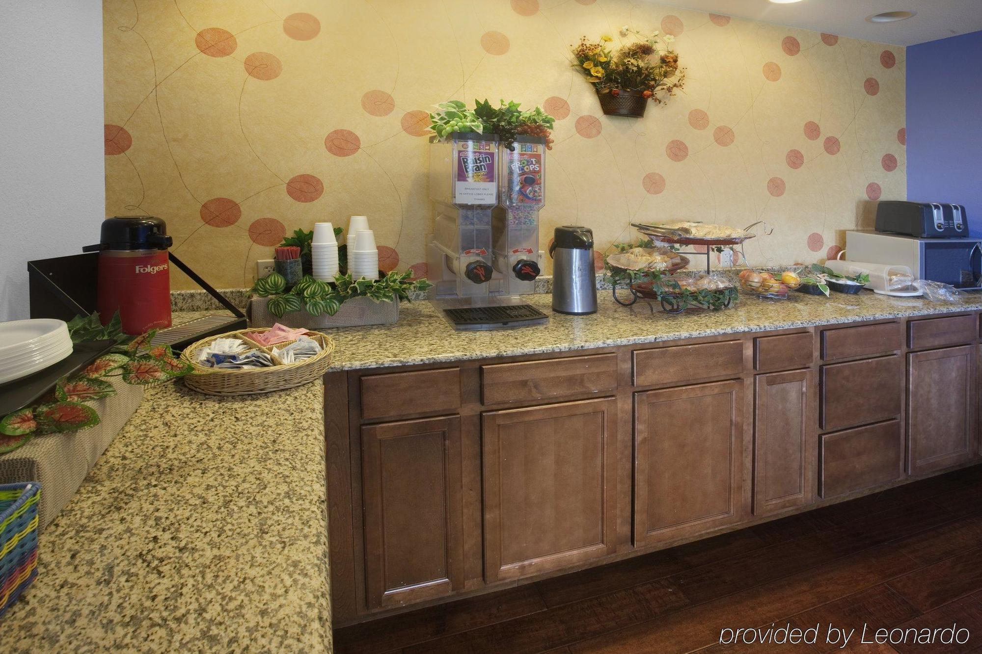 Americas Best Value Inn Waco - Franklin Avenue Restaurant photo