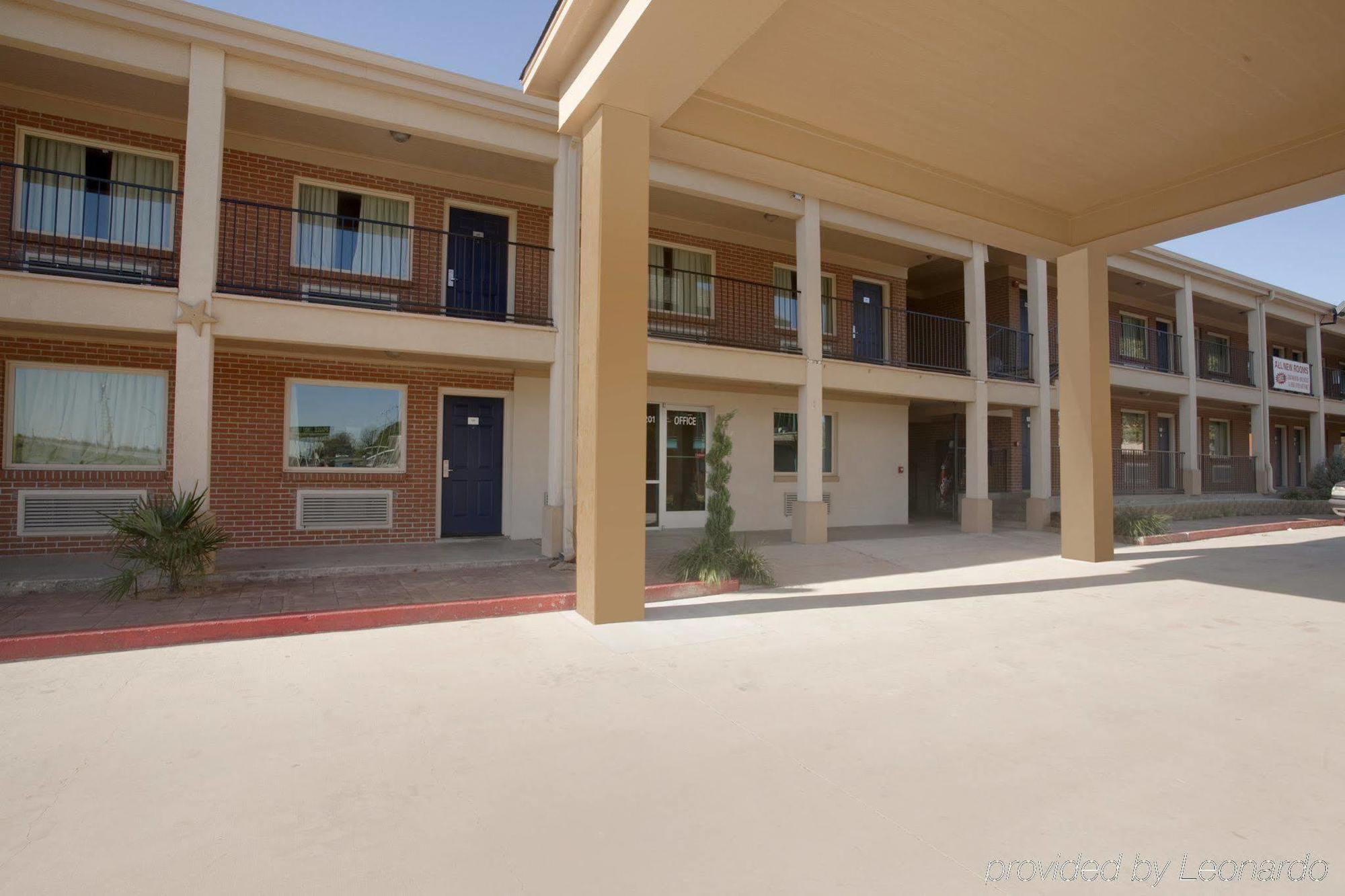 Americas Best Value Inn Waco - Franklin Avenue Exterior photo