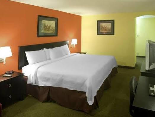 Americas Best Value Inn Waco - Franklin Avenue Exterior photo